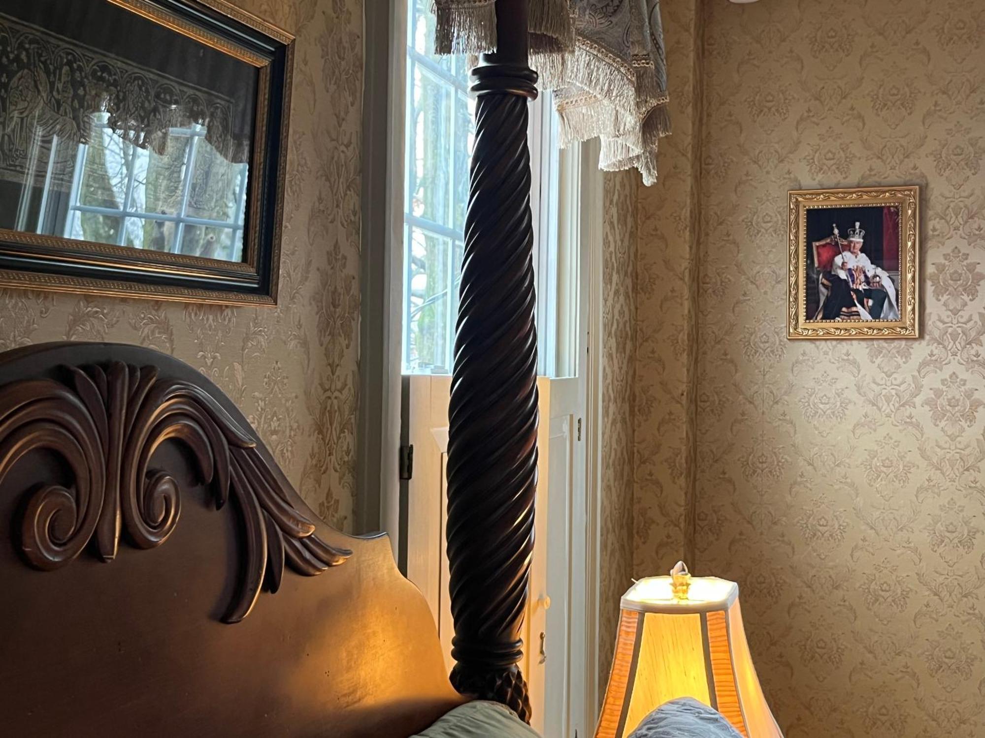 Antique1242 British Bed & Breakfast Энфилд Экстерьер фото