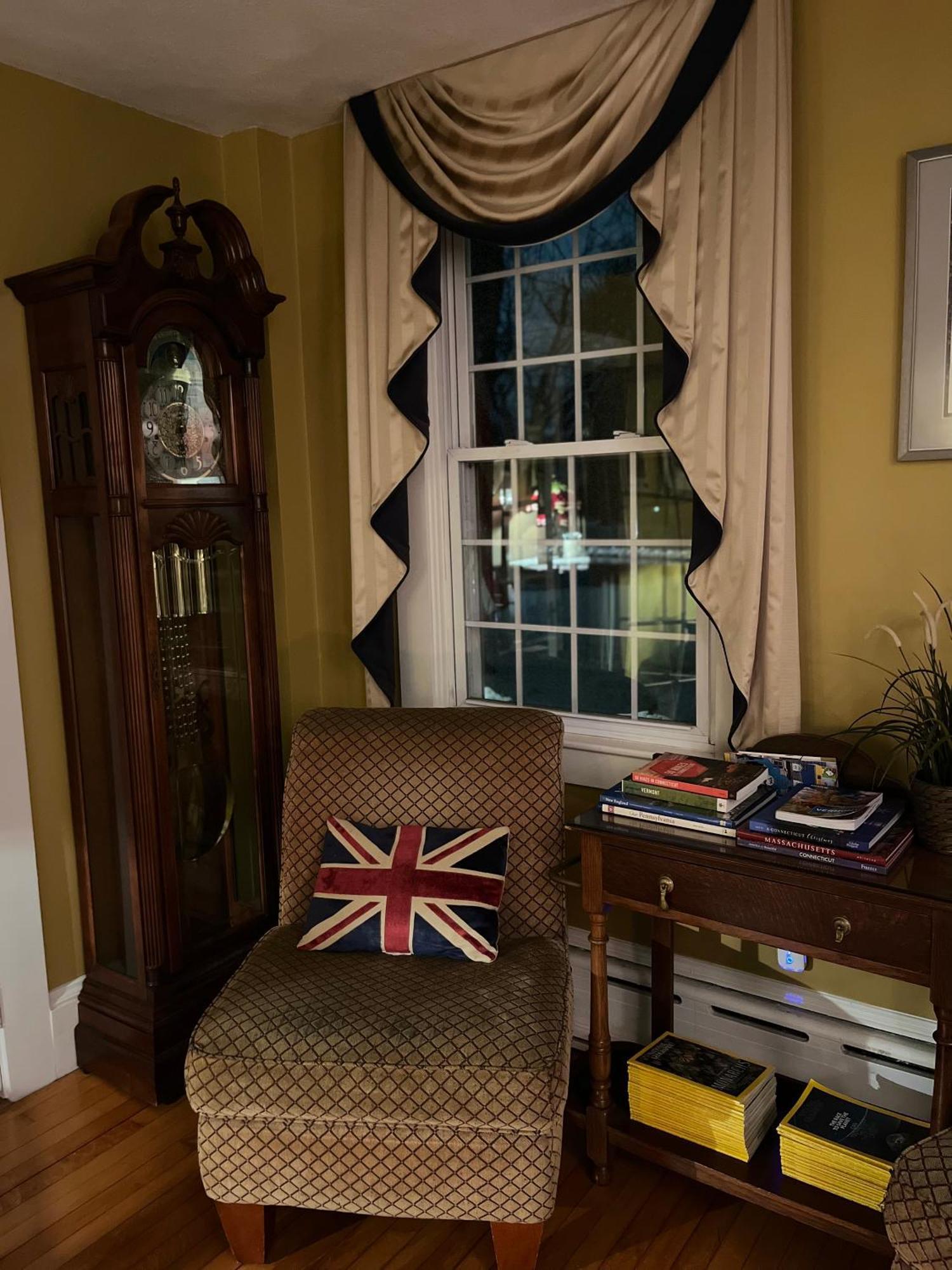 Antique1242 British Bed & Breakfast Энфилд Экстерьер фото