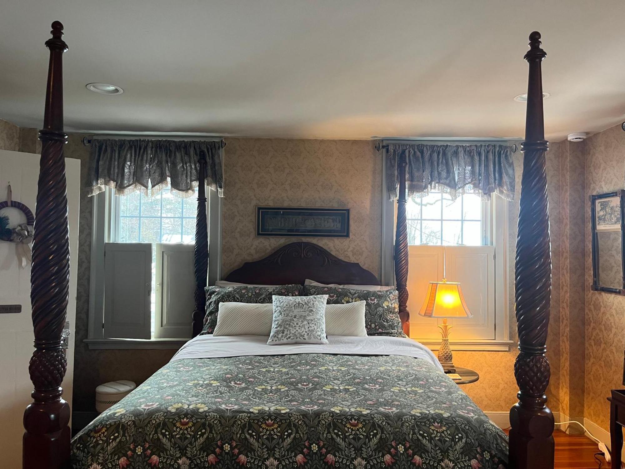 Antique1242 British Bed & Breakfast Энфилд Экстерьер фото